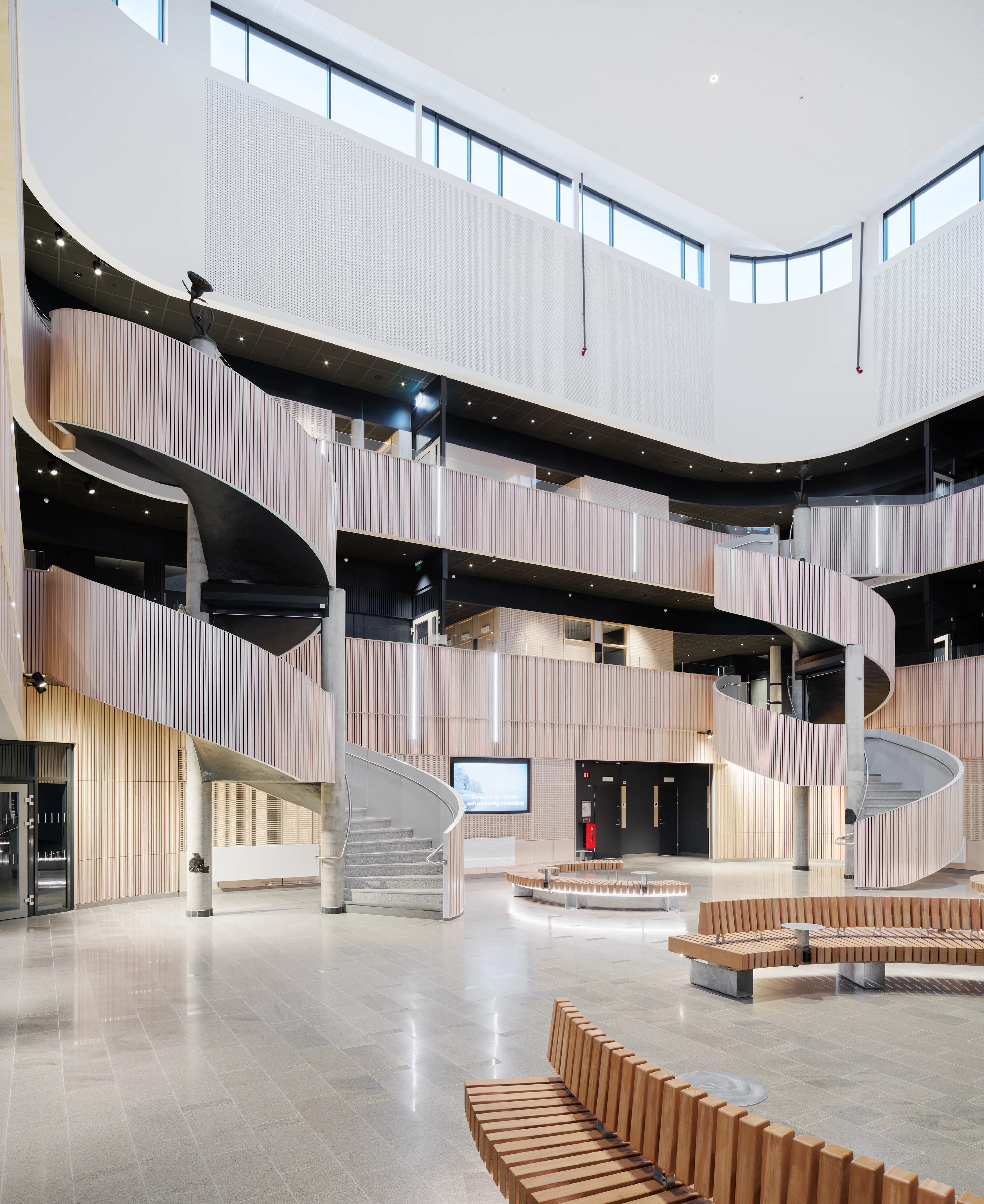 Image of the atrium at Lundby School in Gothenburg.