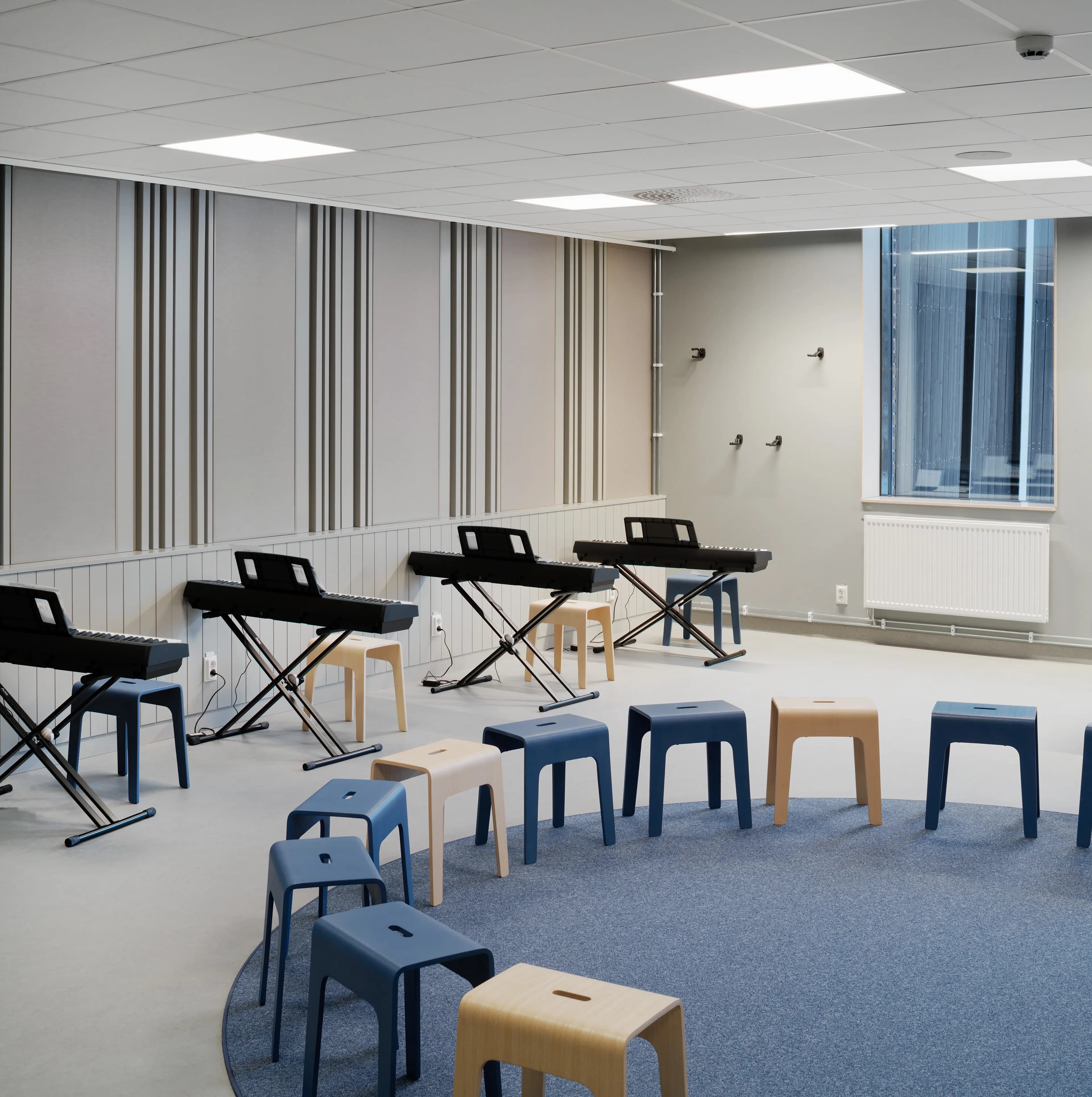 Image of classroom for music lessons at Lundby School in Gothenburg.