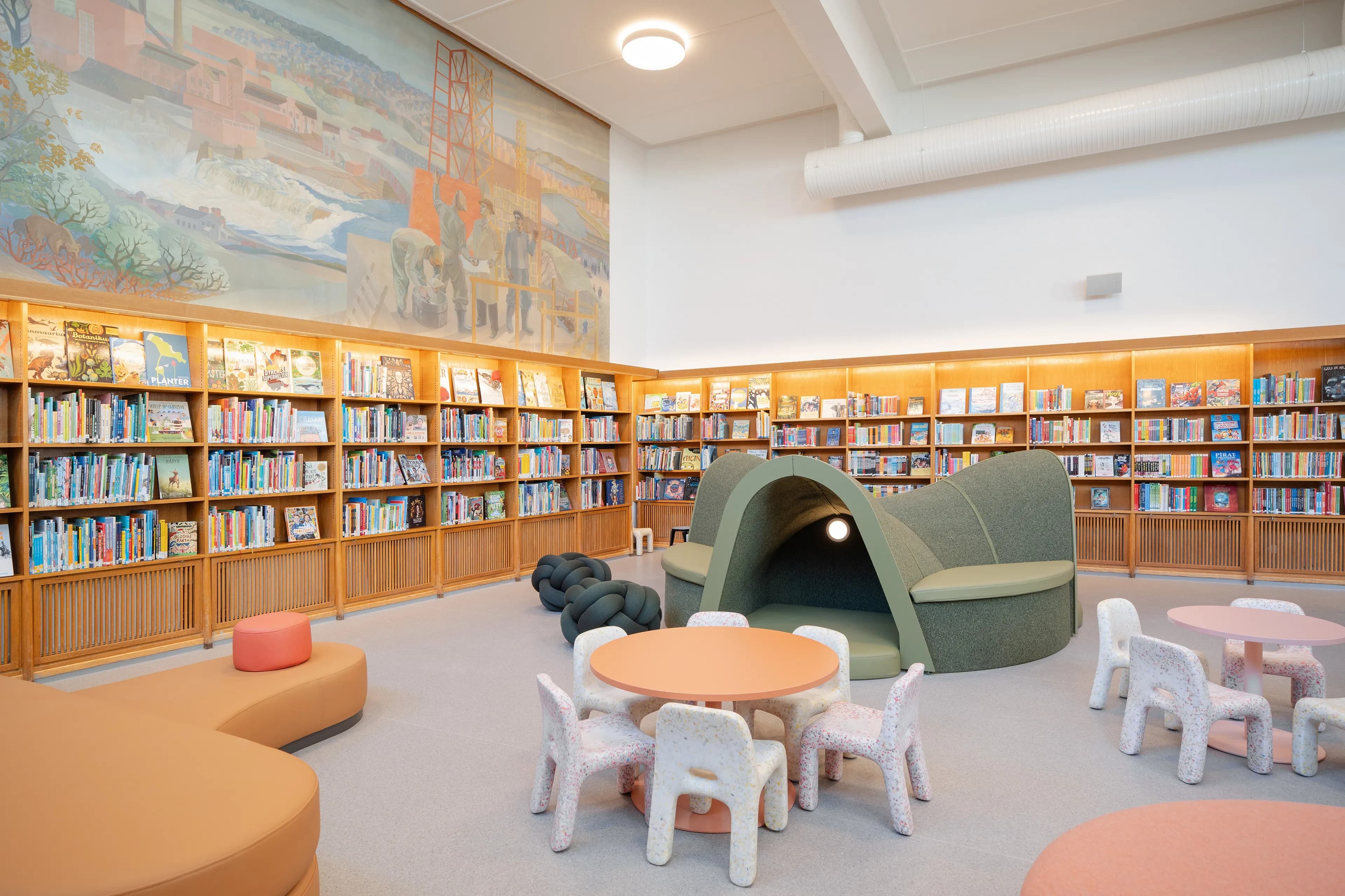 Image of the children's section at Sarpsborg Library. 