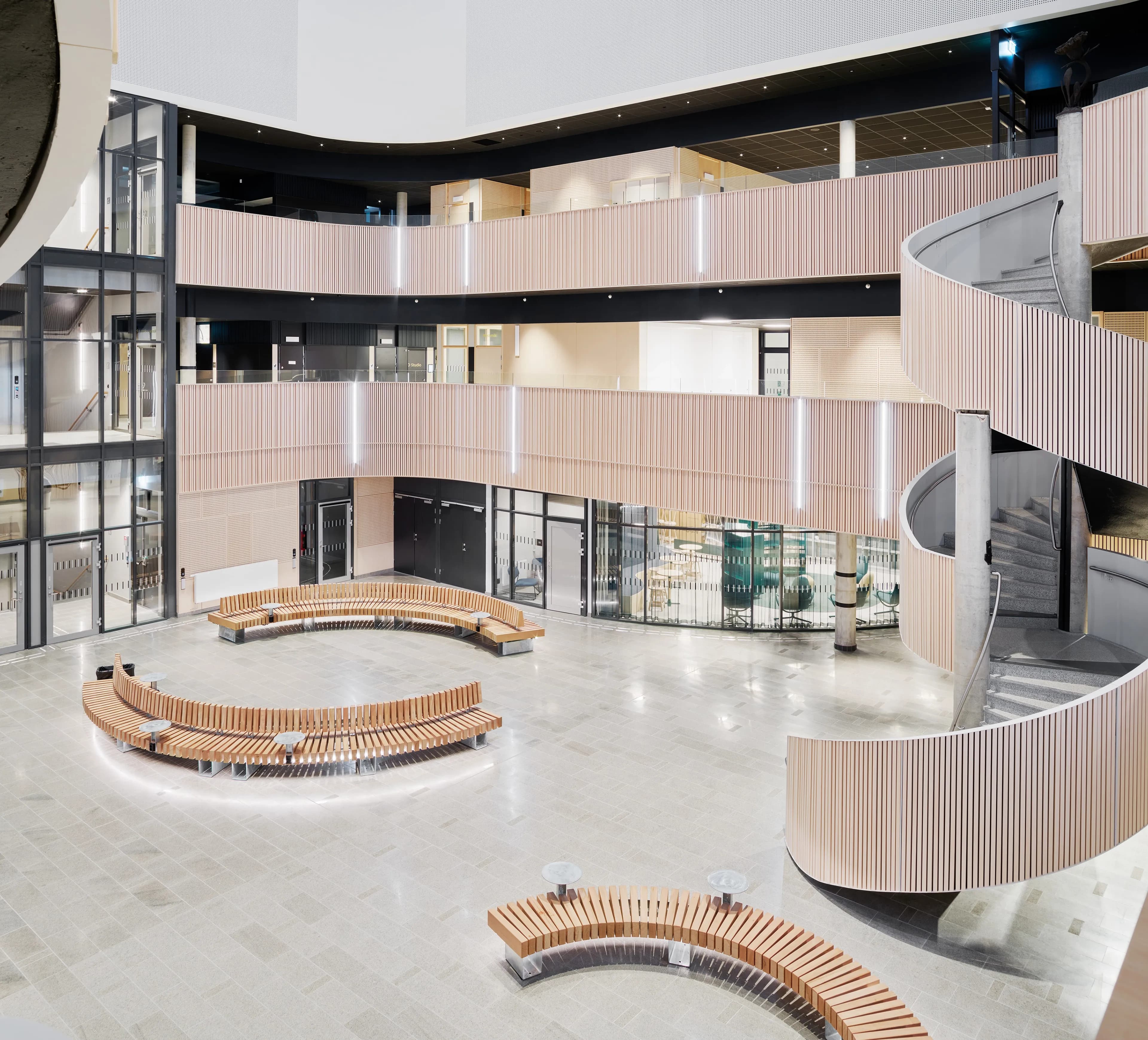Image of the atrium at Lundby School in Gothenburg.